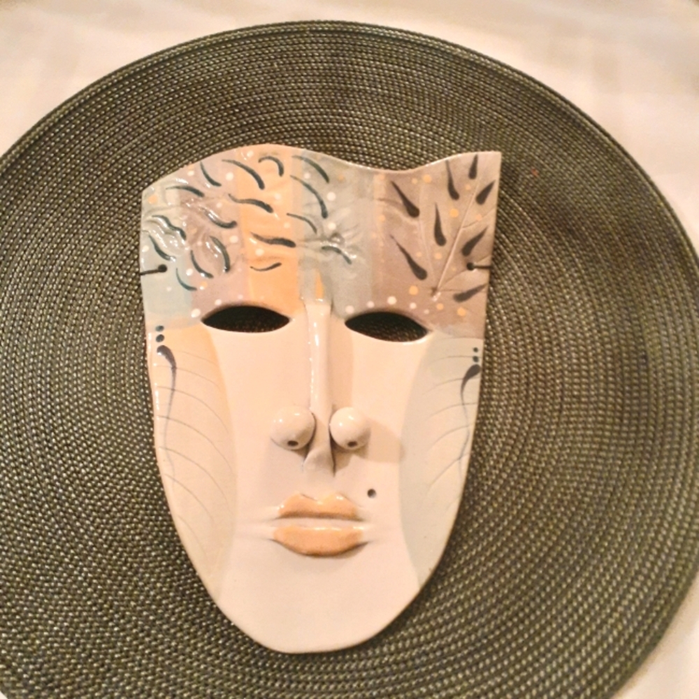 ARTIST SIGNED - PERRY MORGAN CERAMIC WALL MASK - Picture 1 of 2